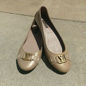 LV flats nude